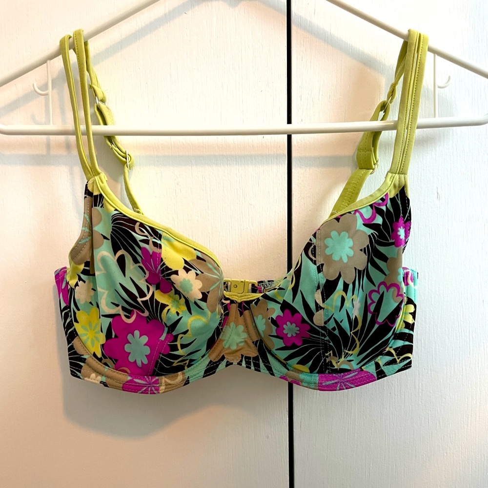 Tropical floral bikini top